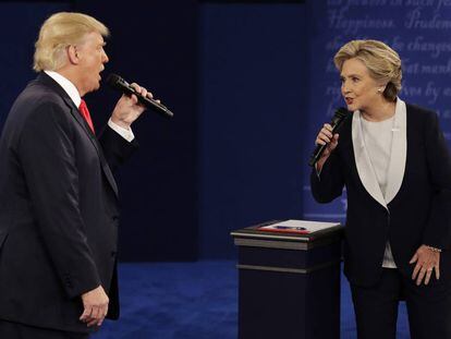 Trump y Clinton, en el debate televisivo del 9 de octubre