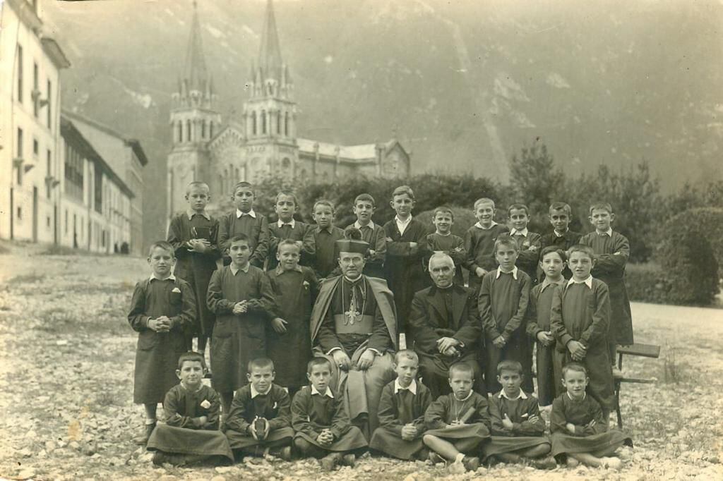 Imagen de archivo de varios alumnos de l Escolanía de Covadonga