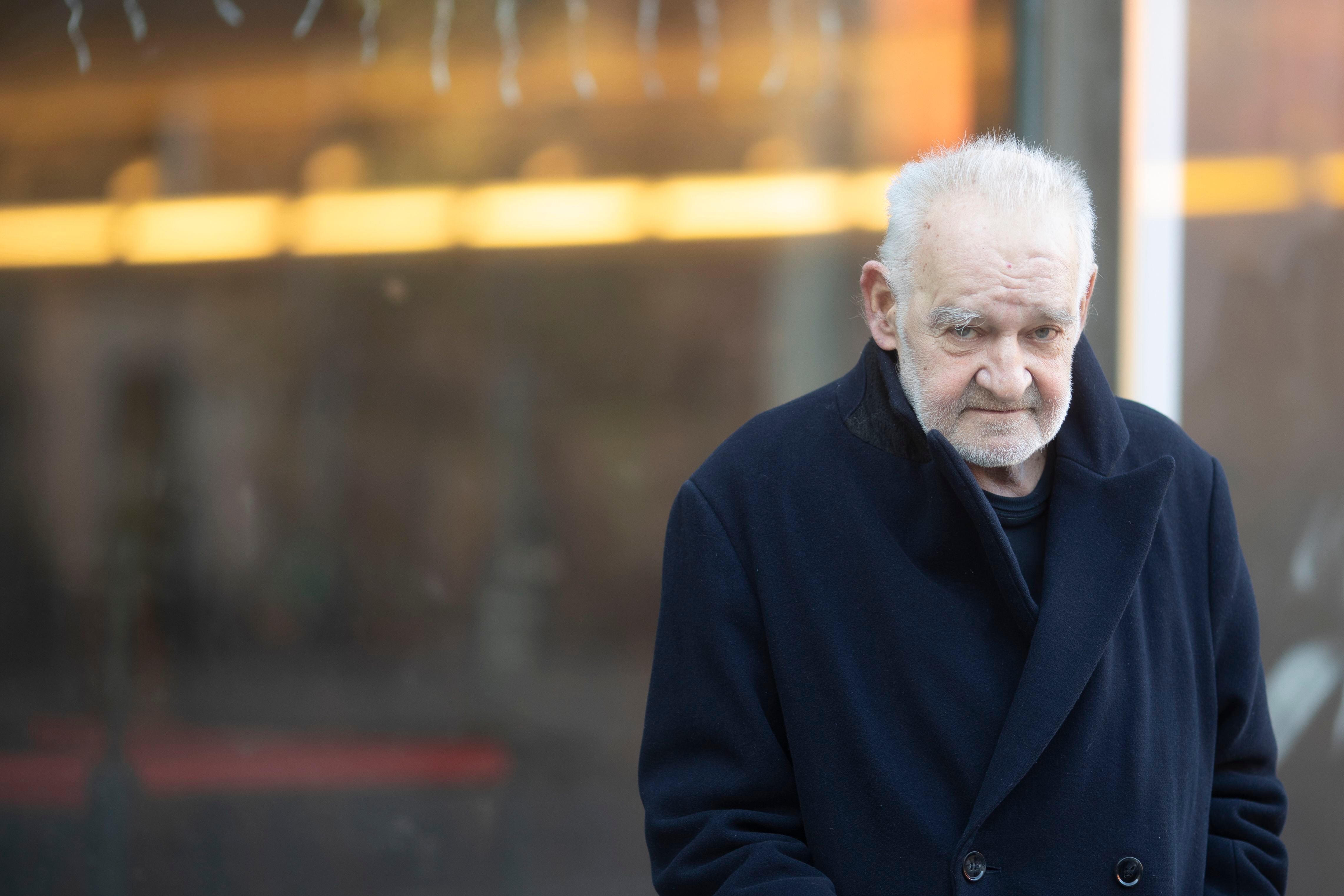 La ballena, el caballo y el gato: Barcelona se rinde al cine y la personalidad del director Béla Tarr