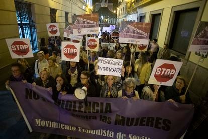 En la manifestación de Sevilla, han recordado a Ana Orantes, símbolo de la lucha contra la violencia machista, de cuya muerte se cumplen ahora 25 años. 