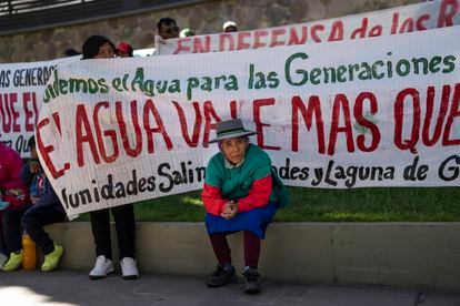 Una mujer en una protesta por la extracción de litio en territorios de comunidades indígenas, en San Salvador Jujuy, en abril de 2023.