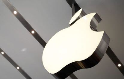 Logo de Apple en una tienda de Tokio.