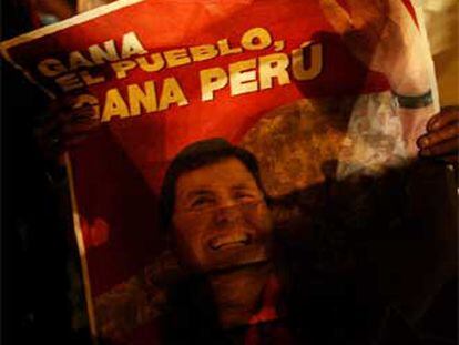Una partidaria del candidato Alan García, el martes en el norte de Lima.