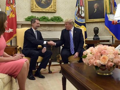 La reina Letizia, el rey Felipe VI, el presidente de Estados Unidos Donald Trump y la primera dama Melania Trump, en el despacho Oval.