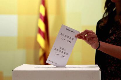 Una urna de la consulta catalana de 2014.