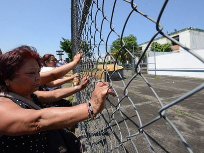 En Veracruz, al menos ocho personas murieron en un motín en un penal en abril. 