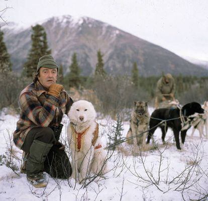 Rodríguez de la Fuente durante el rodaje de 'El hombre y la Tierra' en Alaska