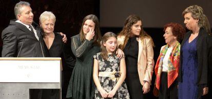 Familiares y miembros de la agencia de Carmen Balcells, al final del acto.