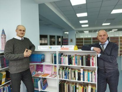 El profesor Valeri Obolentsev y el vicerrector Mykola Kucheryavenko, en la Universidad Nacional de Leyes Yaroslav Mudry de Járkov.