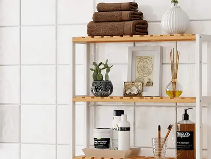 Aprovecha al máximo el espacio en el cuarto del baño, ganando en organización y decoración.