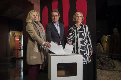 Acto previo al juicio contra Artur Mas, Irene Rigau y Joana Ortega por el 9N.