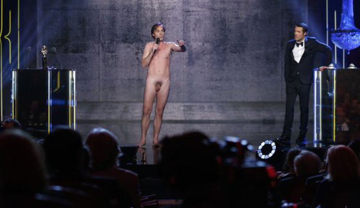 El actor Sébastian Thiéry, desnudo en la gala de los Premios Molière |  Cultura | EL PAÍS