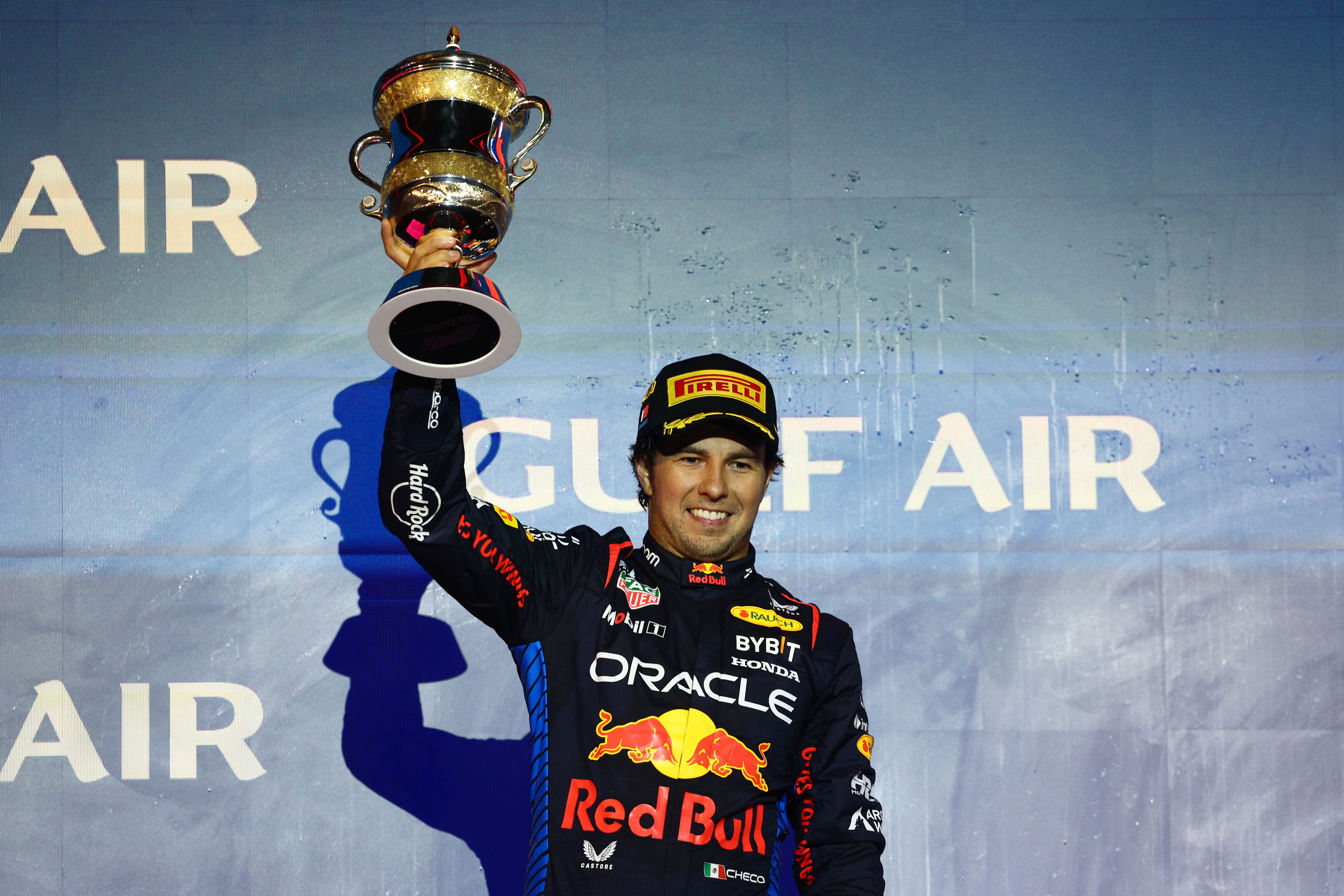 Checo Pérez renueva como piloto de Red Bull