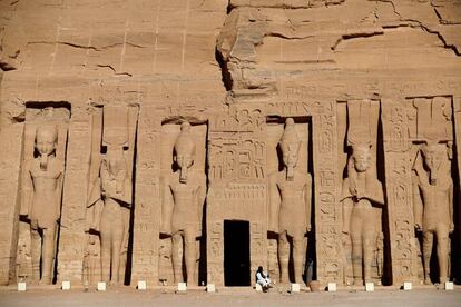 Exterior del templo de Nefertari, en Abu Simbel (Egipto).