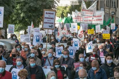 Manifestación para blindar las pensiones en Madrid, este sábado.