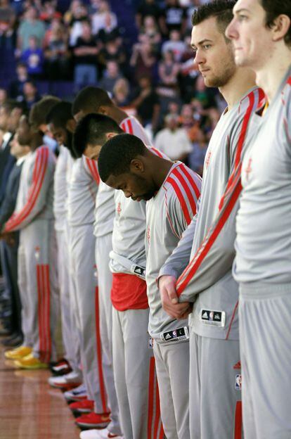 Silencio en Phoenix también. En la imagen, los jugadores de los Rockets.