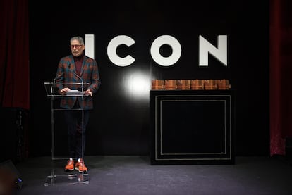 Boris Izaguirre, presentador de la gala de los premios ICON, durante un momento de la ceremonia, celebrada en Madrid, 24 de noviembre de 2022