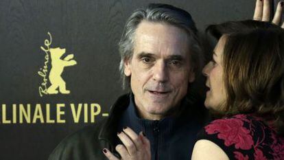 Jeremy Irons y Martina Gedeck en el fotocall de la Berlinale.