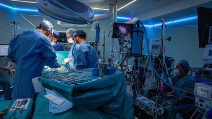 Preparación para un trasplante de corazón en el Hospital Clínic de Barcelona.