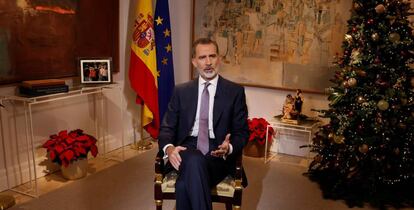 El Rey Felipe VI ofrece su tradicional discurso de Nochebuena desde el Palacio de la Zarzuela.