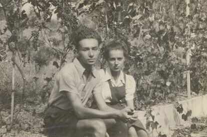 Levi con su hermana Annamaria.