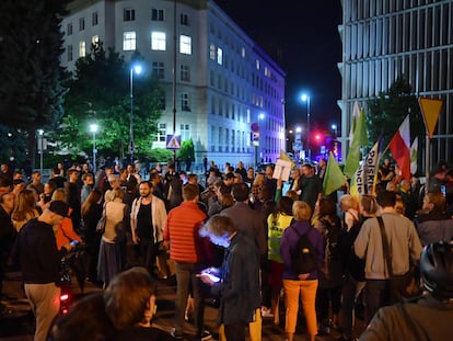 Una protesta en contra de la nueva ley de medios en Polonia, en Varsovia, este miércoles.