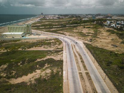 Vista aérea de la costa de Coatzacoalcos, Veracruz, la ciudad donde se reubicó la construcción de la fábrica.