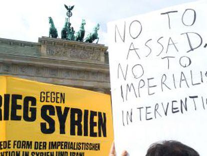 Protestas contra El Assad y una intervenci&oacute;n militar en Siria en Berl&iacute;n.