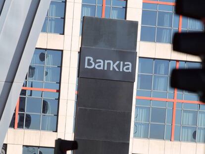 Bankia sube las comisiones anuales hasta un 40% a los clientes sin nómina