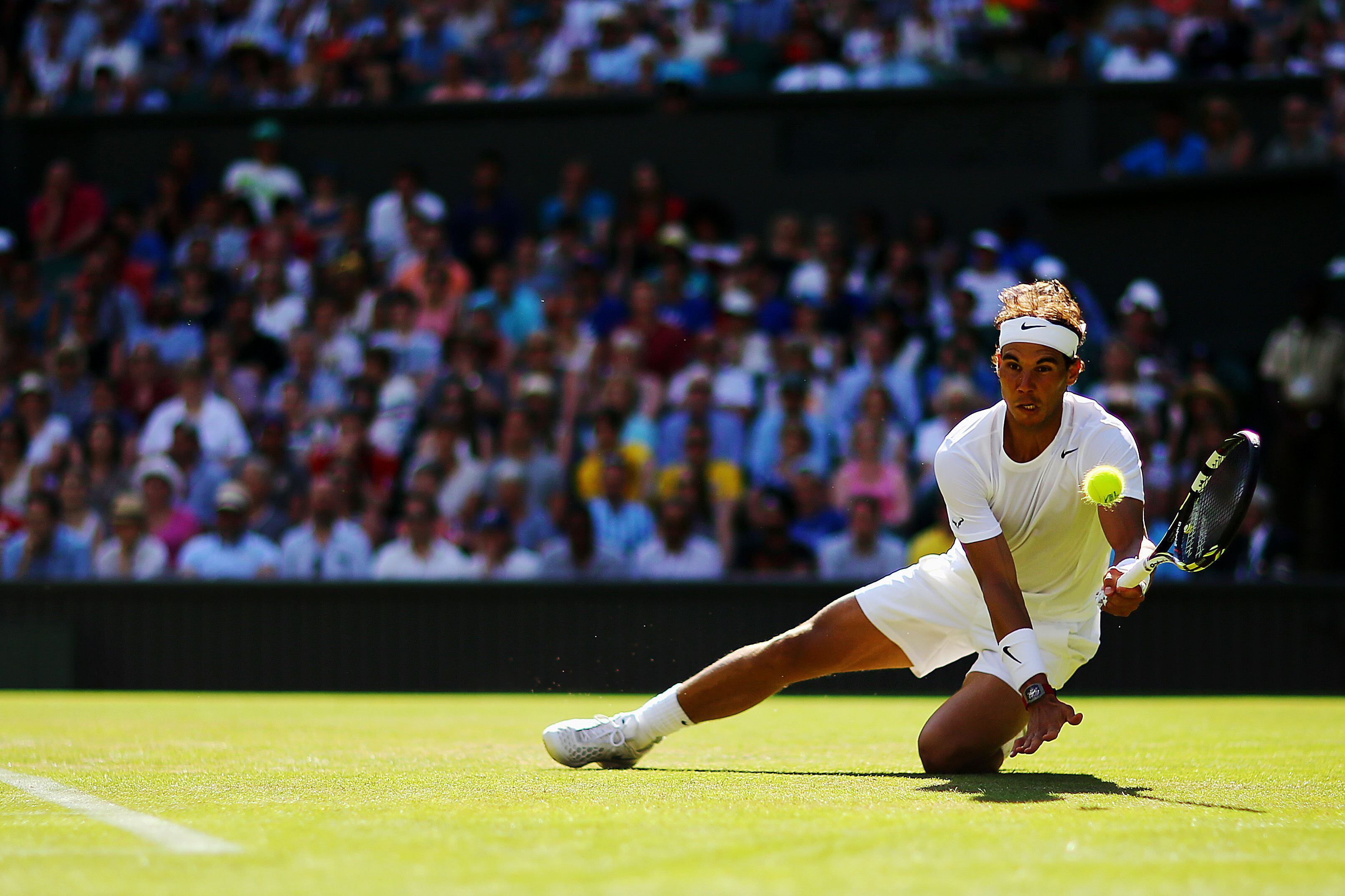 Rafael Nadal, durante un partido ante el tenista eslovaco Martin Klizan en el torneo de Wimbledon celebrado en Londres (Reino Unido), el 24 de junio de 2014.  