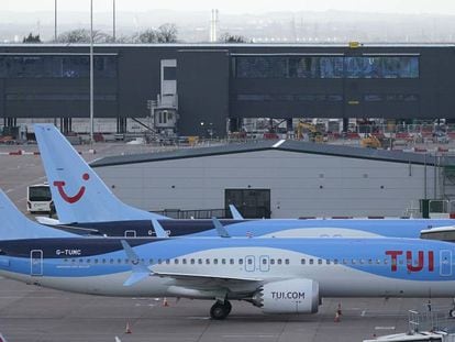 Aviones Boeing 737 Max-8 en el aeropuerto de Manchester, este martes. En vídeo, dos especialistas analizan las características del Boeing 737 MAX.