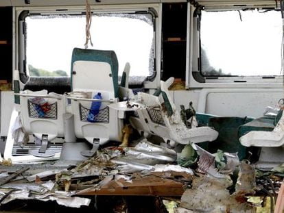 Interior de uno de los vagones del tren Alvia que descarril&oacute; cerca de Santiago de Compostela. 