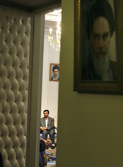 El dirigente iraní, durante una reunión en el palacio presidencial, en Teherán.