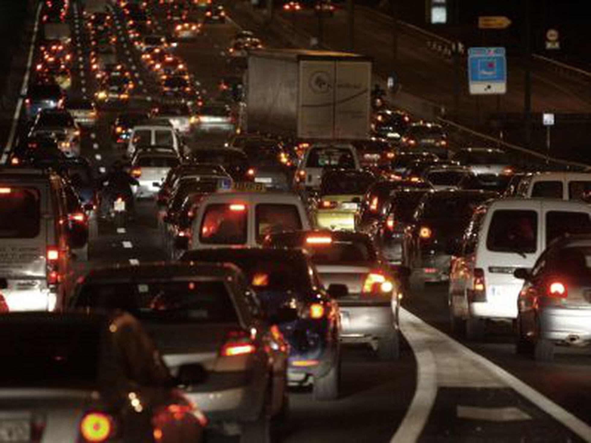 autopista de noche