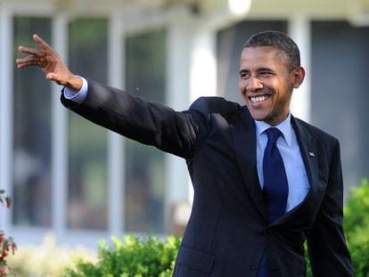 Barack Obama saluda a los asistentes a la celebraci&oacute;n del Cinco de Mayo en la Casa Blanca este jueves.