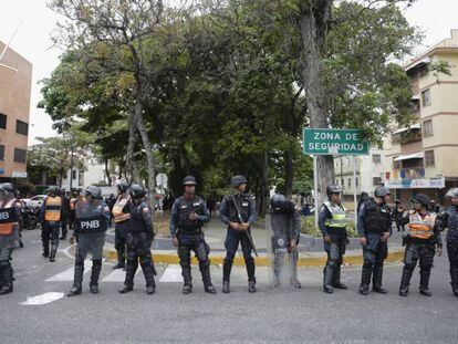 Policías antidisturbios esta mañana en Caracas. En vídeo, la reconstrucción de los últimos días en Venezuela.