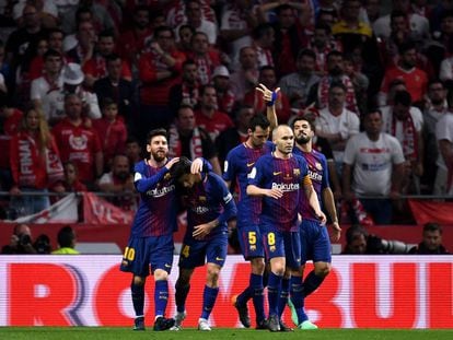 Messi, Coutinho, Iniesta, Busquets y Suárez celebran el quinto gol azulgrana ante el Sevilla. 