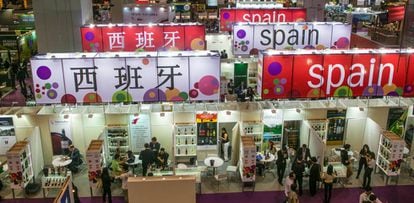 Imagen panorámica del pabellón español en la Feria del Vino en Hong Kong, en 2019.