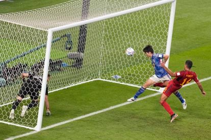 Ao Tanaka, anotando el segundo gol de Japón contra España. 