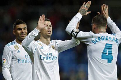 Sergio Ramos celebra con Cristiano el gol del 3-1 al Getafe. 