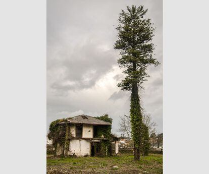 Edificio aledaño a la Casa do Cortés (Guísamo).