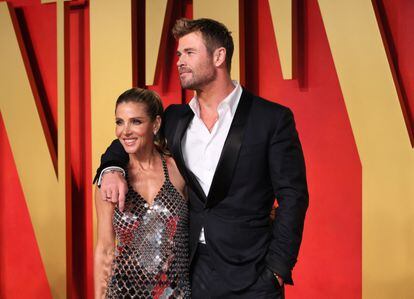 Elsa Pataky and Chris Hemsworth arrive at the party organized by 'Vanity Fair' after the Oscars.