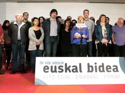 Los máximos responsables de los partidos que integran la coalición de EH-Bildu en la presentación de la campaña por la independencia.