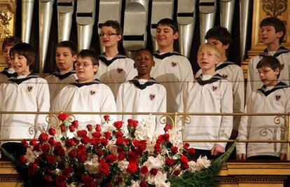 Los Niños Cantores de Viena durante el Concierto de Año Nuevo, esta mañana en Viena