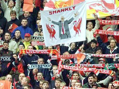 Un grupo de seguidores del Liverpool.