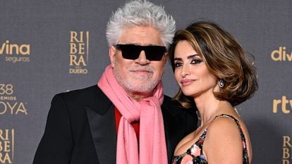 Pedro Almodóvar y Penélope Cruz, en la gala de los Premios Goya 2024.