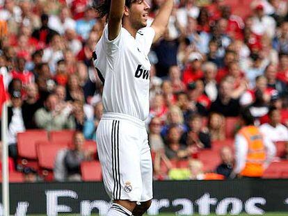 Parejo celebra un gol.