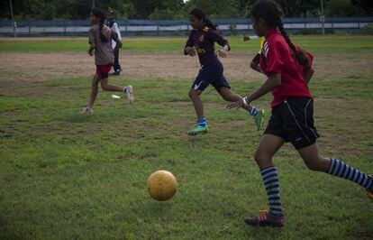 Las Shakti girls sueñan con seguir jugando al fútbol una vez acabado sus estudios