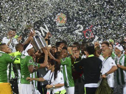 Los jugadores de Nacional celebran el triunfo en la Libertadores.