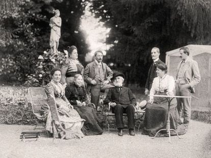 Giuseppe Verdi en Sant&rsquo;Agata en 1898, con Maria Carrara Verdi, Barberina Strepponi, Giuditta Ricordi, Teresa Stolz, Umberto Campanari, el editor Giulio Ricordi y el pintor Leopoldo Metlicovitz.